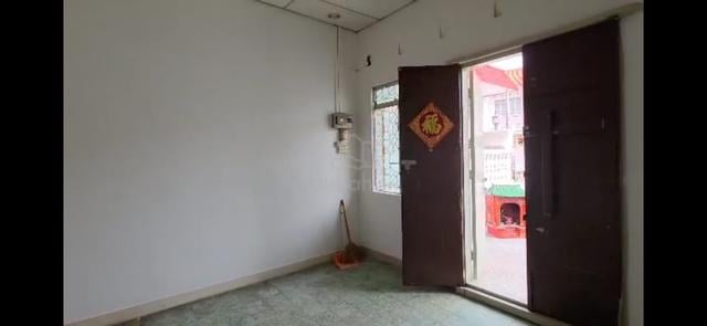JALAN DHARMA , 2/terrace for sale - la 1472sf , RARE IN MARKET !! 1