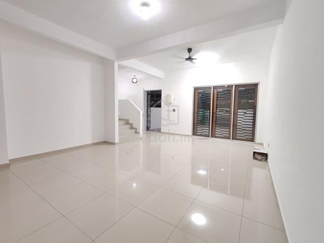 Double Storey House 4+1 Room For Rent(Arowana Lenggeng Seremban) 1