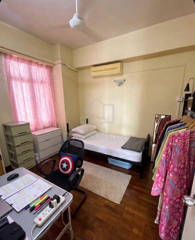Medium Sized Room for Rent - Istara Condominium 1