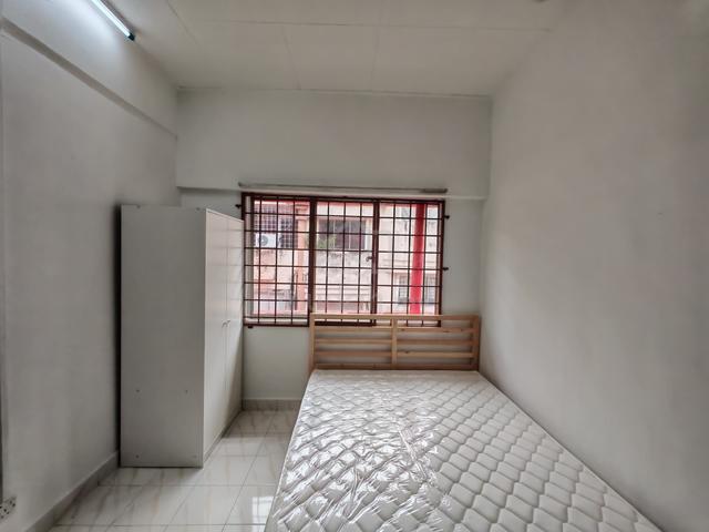 Room 1 @ 2nd floor Shop Apartment, Seksyen 7,Shah Alam-near UITM-Ready 3