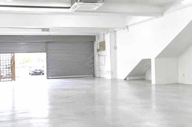 Ground Floor Unit Shoplot Taman Puncak Jalil Seri Kembangan Rent 1