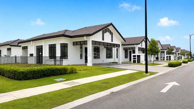 CORNER UNIT !! 65x60 Norton Garden Courtyard Home Eco Grandeur 1