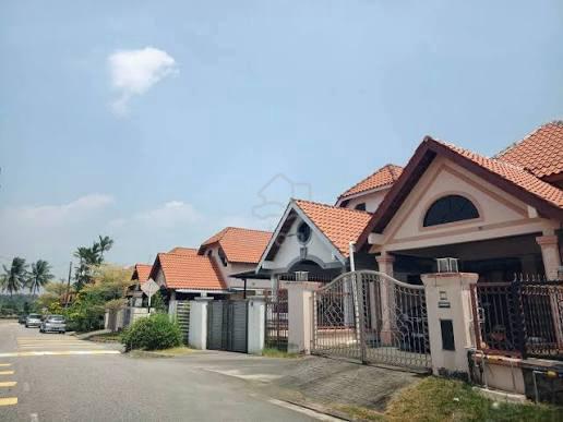 Taman  Rinting |  1.5-Storey Landed Rent | 3B2B | Megah Ria CIQ 1