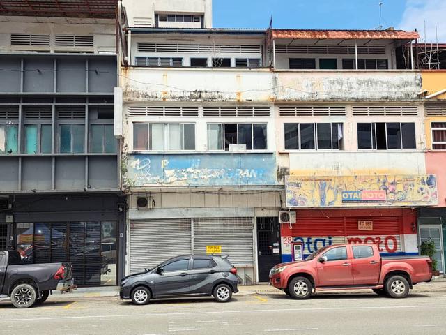 JALAN MAHKOTA 3-storey Shop Intermediate OPPOSITE KUANTAN MAIN POST Of 1