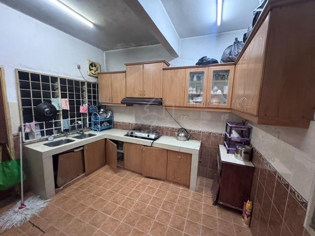 Semi Furnished 2 Story House at Puchong Utama 1
