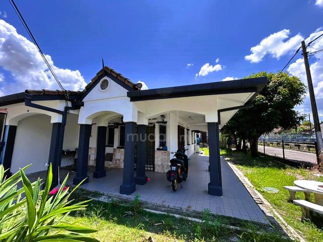 [Corner Lot With Big Land] Jalan Sembilang Taman Pasir Putih 1