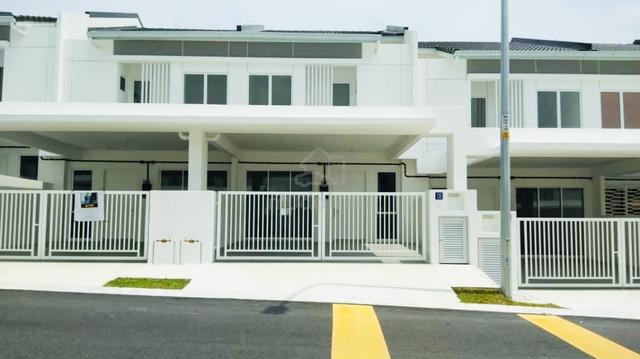 2 Storey Terrace FOR RENT @ IRAMA SENDAYAN  1