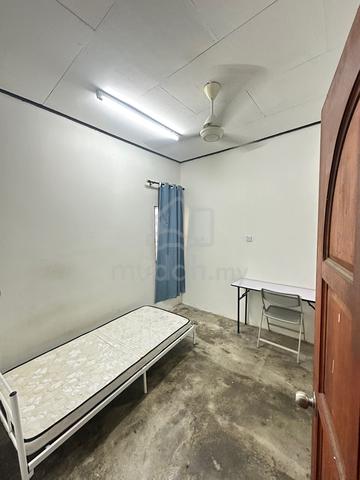 Bilik Sewa Lelaki (Bandar Paka Kawasan Hotspot) 1