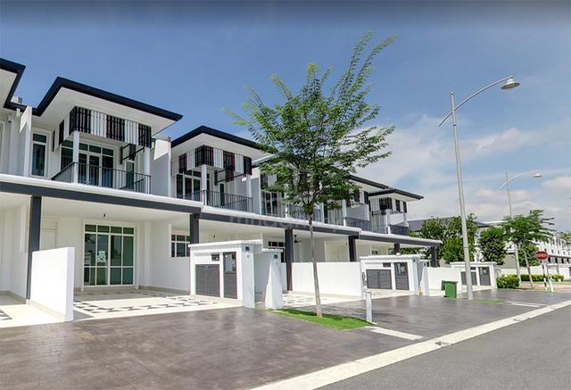 Family-Friendly 4R3B | Freehold | 22x70 | Easy Approval RM4k 1