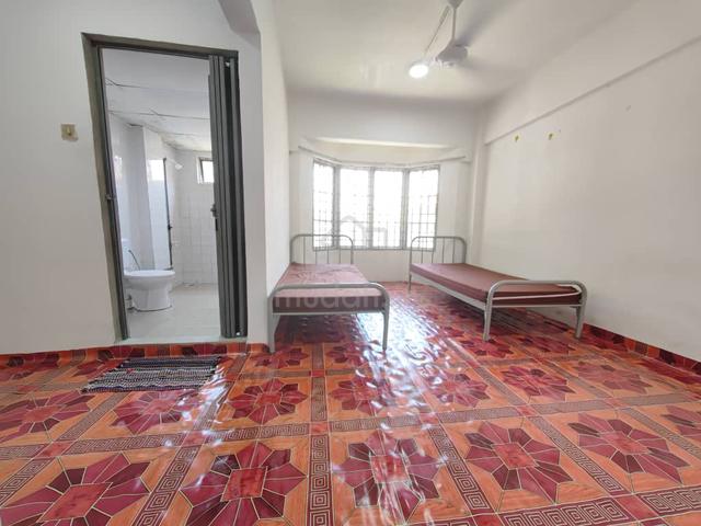 #841 Bukit Saujana Room! 5minit Johor Bahru/ CIQ/ Plaza Pelangi/Low De 3
