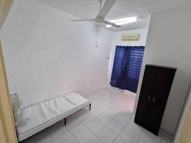 Single Room For Rent With Aircon & Wifi 1
