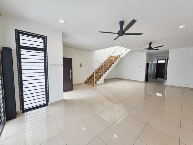 WELL MAINTAIN Double Storey Laman Glenmarie, U1 Shah Alam For Sale 1