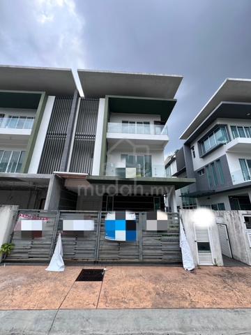 Modern Design Semi-D, Facing South No Occupied Before 1