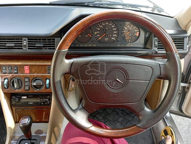 1995 Mercedes Benz 200E 2.2 (A) - 4