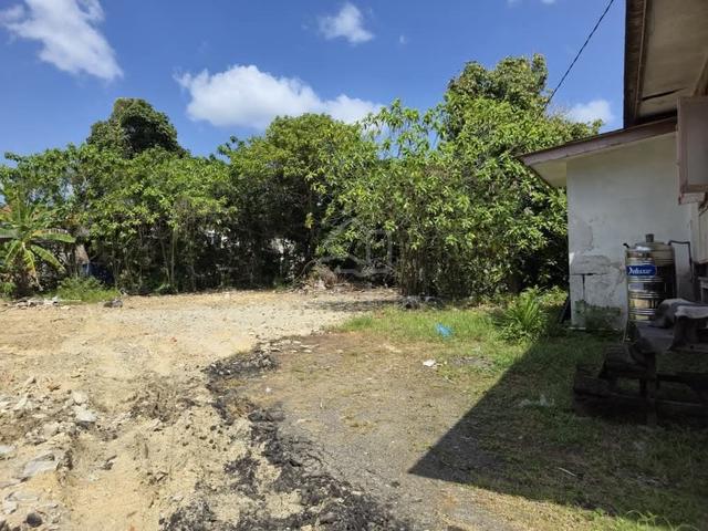 Tanah LOT BANGLO GRED A 858MP BELAKANG SK KG GELUGUR KEDAI K.TRG 1