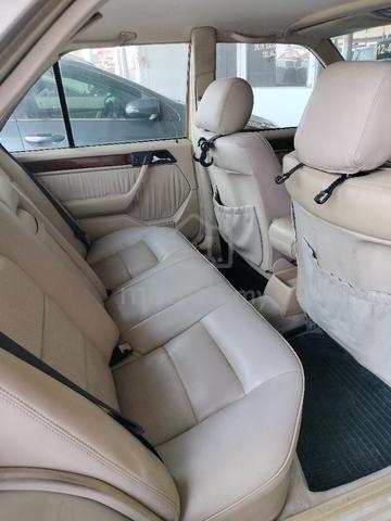 Mercedes Benz 220E 2.2 W124 (A) - 4