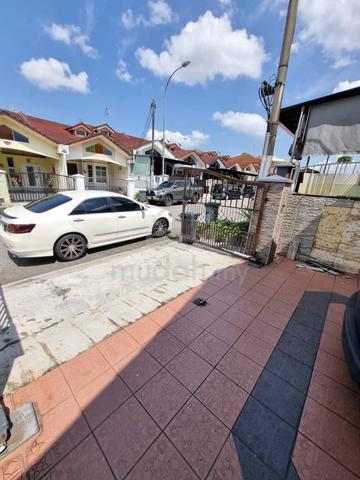 1-storey terraced bestari indah 17 ulu tiram good in condition 1