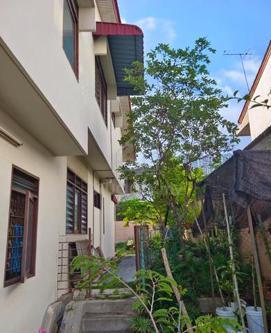 Original unit double storey semi d nearby Queensbay Mall 1