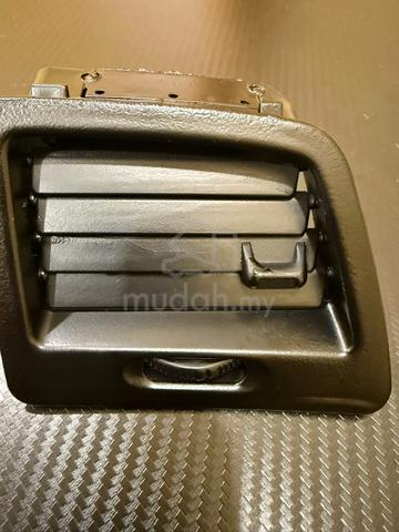 Honda Civic 1990-1991 SH4 air cond vent left - photo 2 of 4