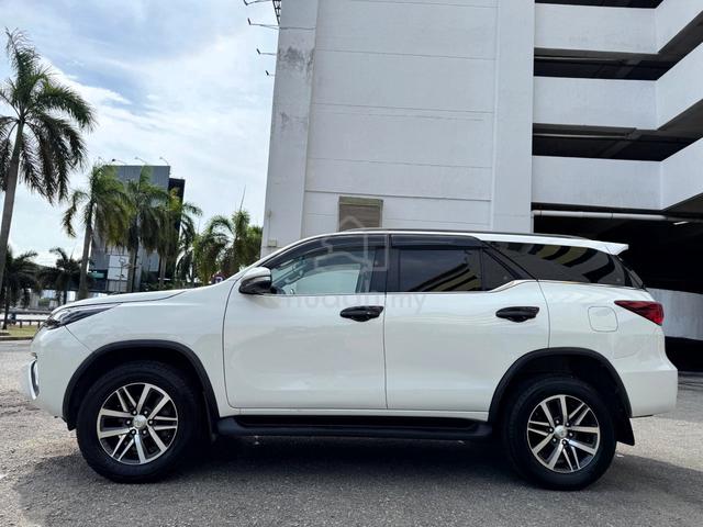 2017 Toyota FORTUNER 2.7 SRZ 4x4 SUV 7ST KLES RCAM - 2