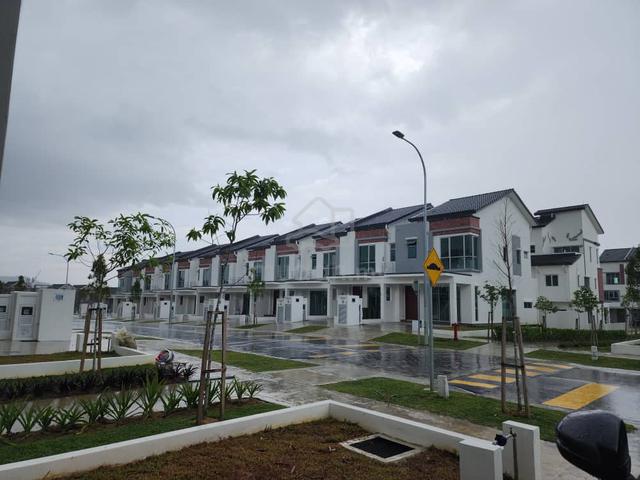 2 Storey House - End lot with 10ft garden 1