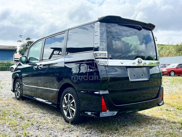 2020 Toyota VOXY 2.0 KIRAMEKI 2* 7 seater - 2