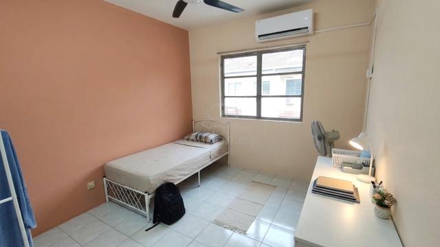 Bilik Bujang (Master Bedroom) Aircond Utk Disewa 1