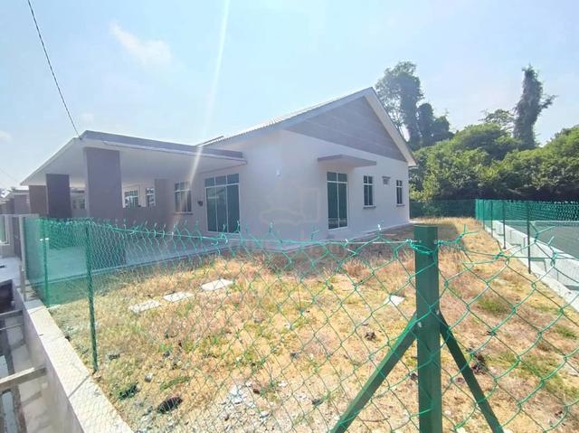 End lot Rumah Berkembar Setingkat Taman Jambu Makmur, Peramu, Pekan. 1