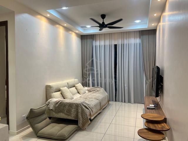 Queens Residences Q1 @ Queens Waterfront 1