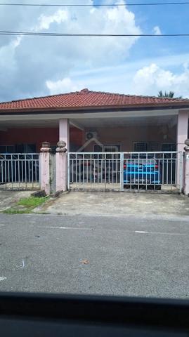 Intermediate single-storey house at Uni Garden, Samarahan 1