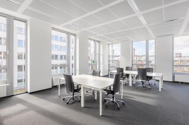 Book fully serviced office for 15+ in Signature Menara Merdeka 118 1