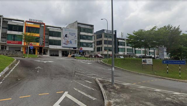 Adjoining 2 Units 3 Storey Shoplot @ D’Alpinia Business Park, Puchong 1