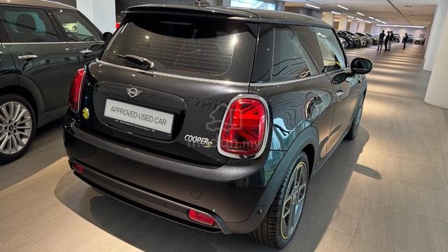 2022 Mini COOPER SE. - 4