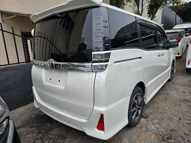 Toyota VOXY 2.0 ZS KIRAMEKI III (A) - 3