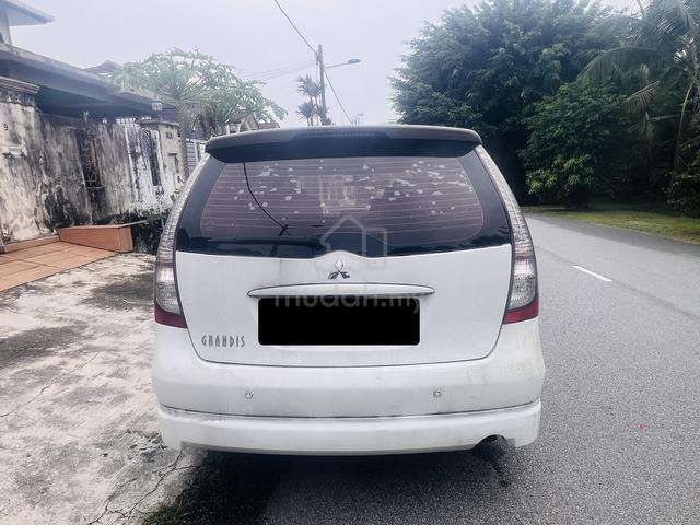 2010 Mitsubishi GRANDIS 2.4 MIVEC ENHANCED (A) - 4