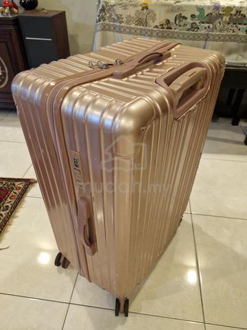 Travel luggage bags - photo 2 of 2