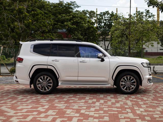 2024 Toyota Land Cruiser 3.5 ZX Petrol 6A Bodykit - 5