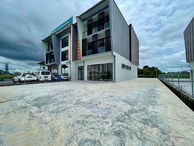 PINE 66 Semi-D Showroom For Rent 1