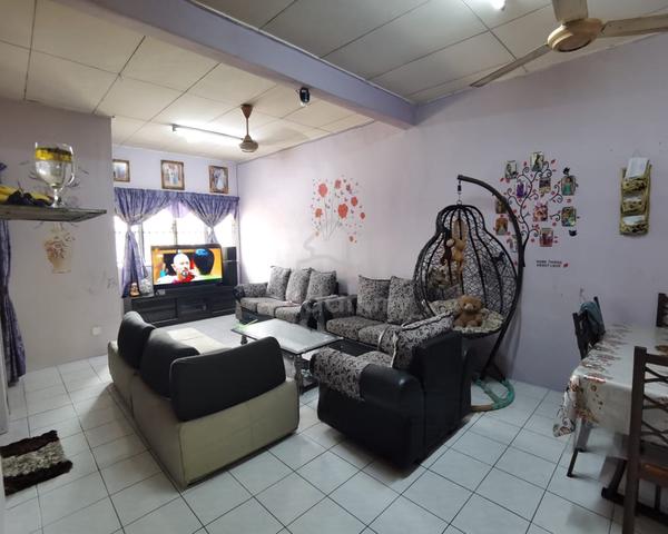 Corner upper floor Town house Bukit Rimau 1
