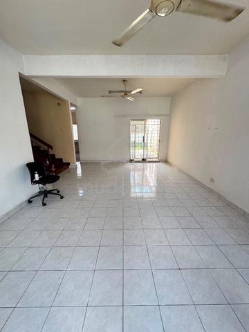 2 sty taman Amanputra | Puchong | partly furnished | good condition 1