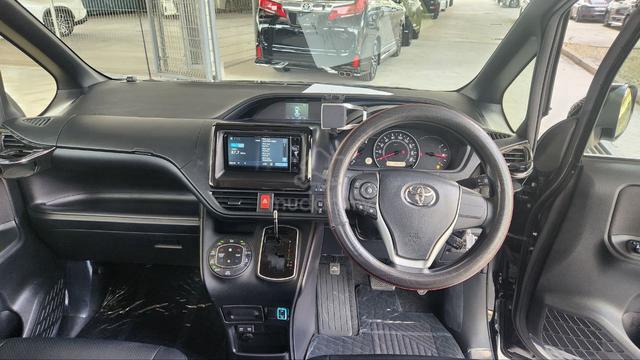 2021 Toyota NOAH 2.0 X 7 SEATER - 4