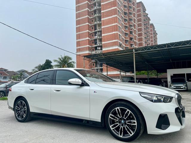 2024 Bmw 520i 2.0 M SPORT G60 U/WARRANTY NEW MODEL - 3