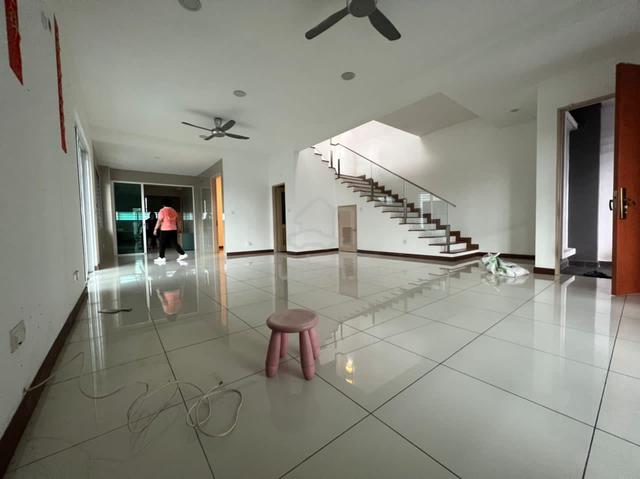 End lot 2 storey link house at Anggun , Bandar Setia alam 1