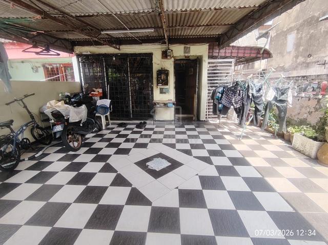 Triple storey landed house, Jalan Hikmat Tiga 25/82c, Taman Sri Muda, 1