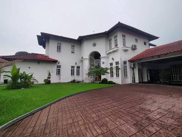 Lakeside Bungalow House at Planters' Haven, Nilai 1