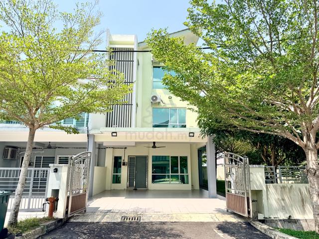 Corner Lot 3 Storey Terrace @ Taman Universiti, Kajang UKM 1