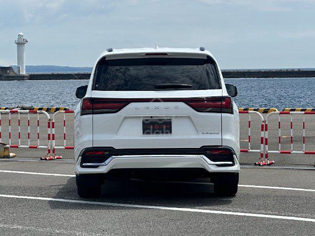 2023 Lexus LX600 OFF ROAD Mark Levinson - 3