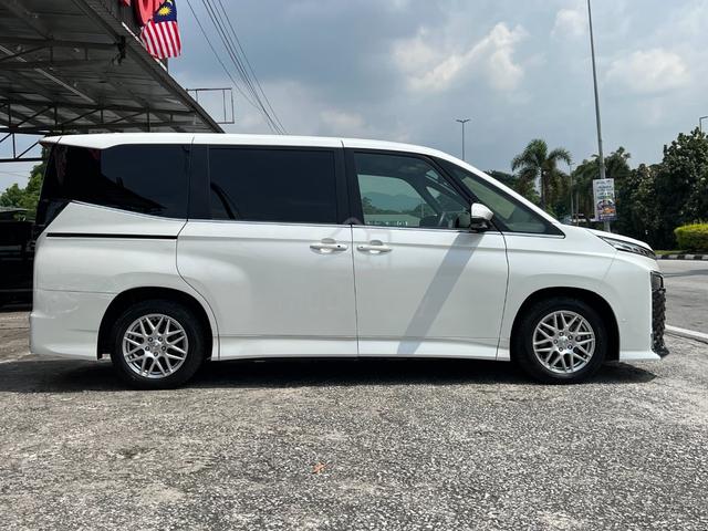 YR 2022 Toyota VOXY 2.0 S-Z POWER BOOT 360 - 4