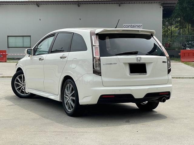 2011 Honda STREAM 1.8 I-VTEC RSZ FACELIFT ORI RSZ - 2