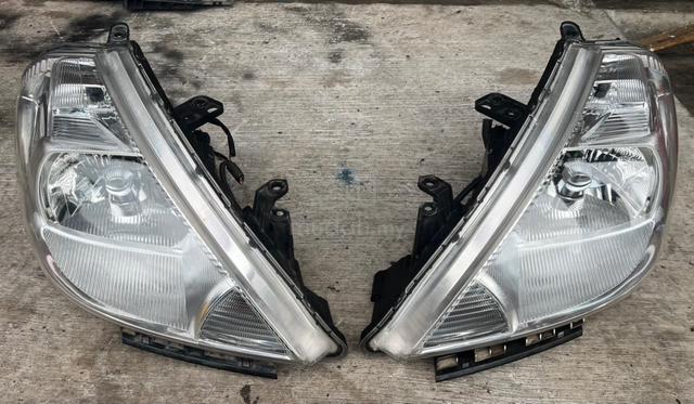Nissan Latio C11 Head Lamp Hid Set P4279 07-12 - photo 2 of 6